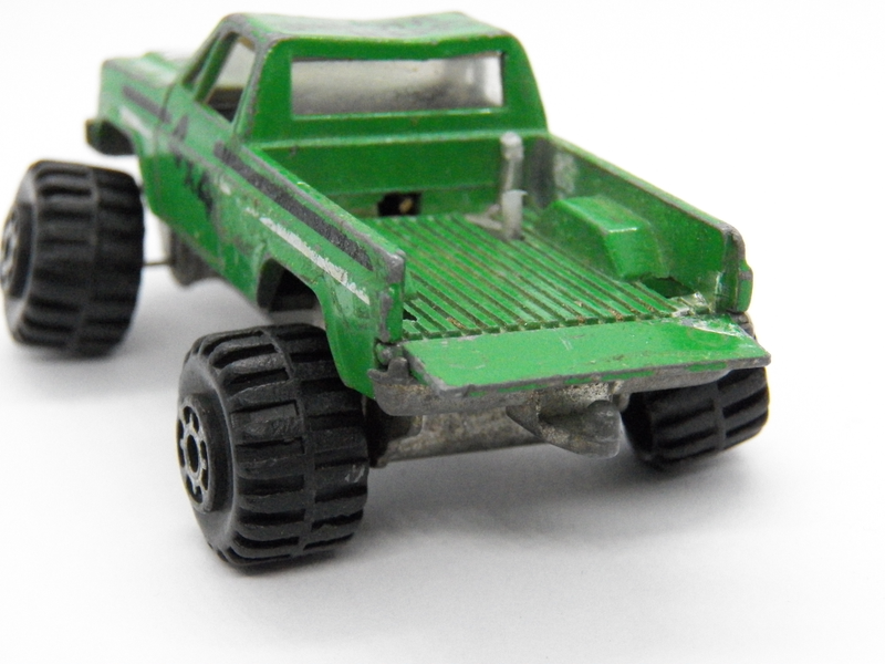 Illustration for article titled Alien Probe Customs got a customer - Road Champs GMC High RollerÂ